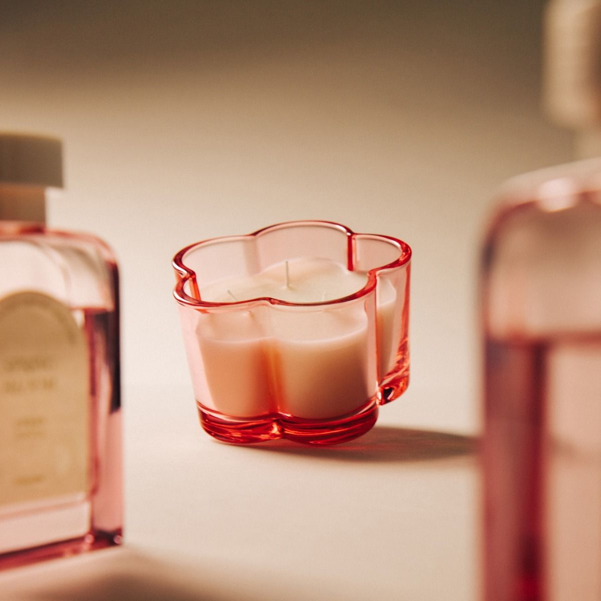 Świeca zapachowa SPRING BLOOM Urban Oasis 330 g