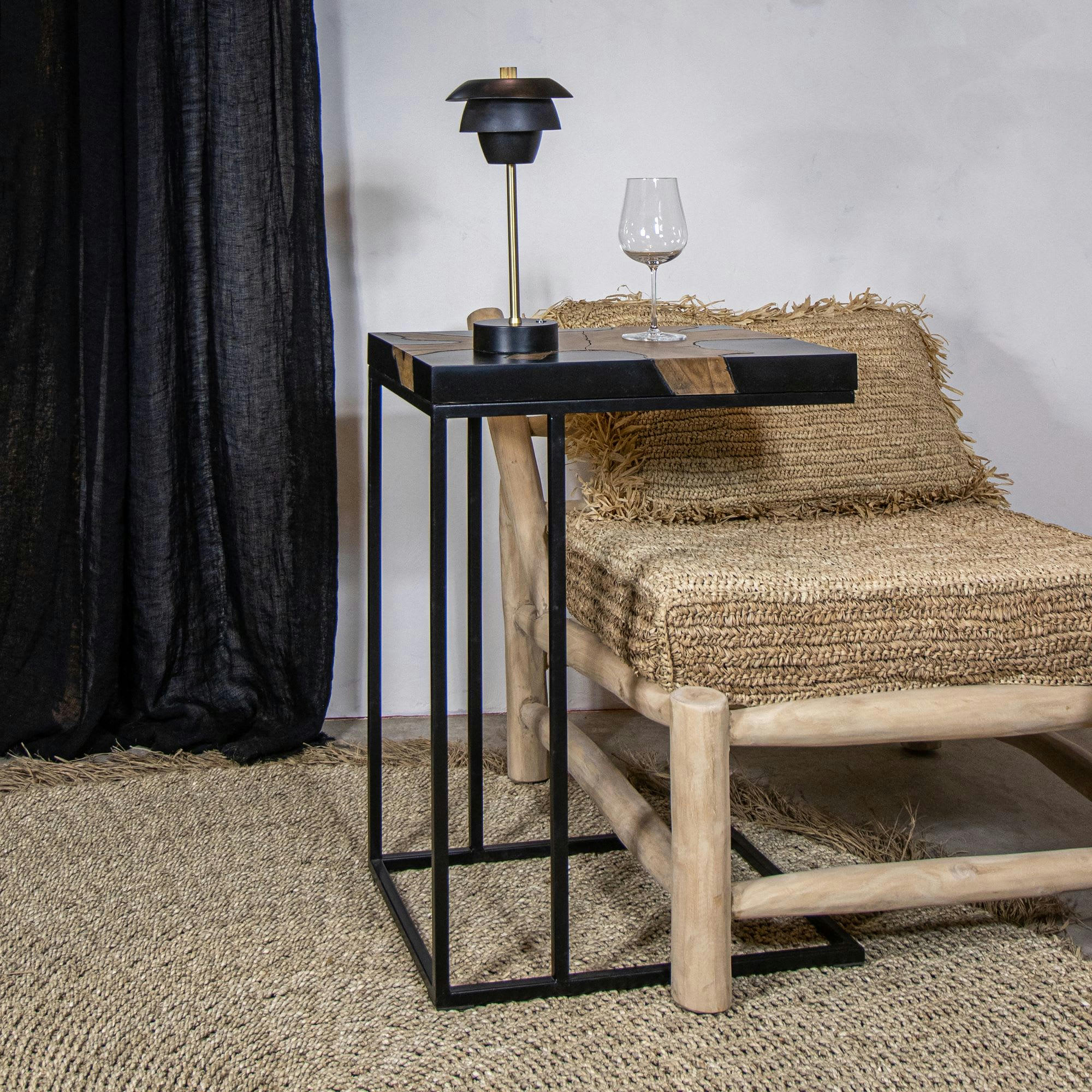 RAYONG - Meuble d'appoint en bois de teck et pieds en métal noir