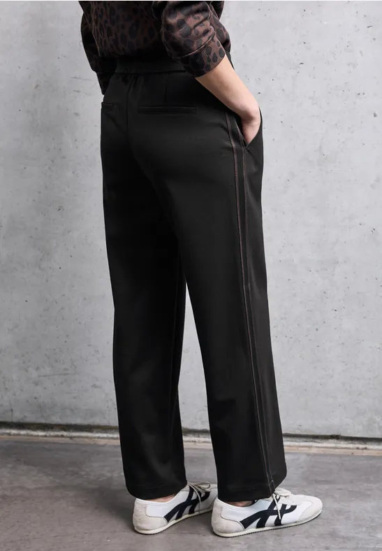 Hose mit Gallonstreifen