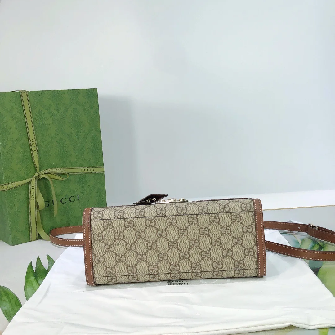 Gucci Padlock medium top handle bag (7A regular version)