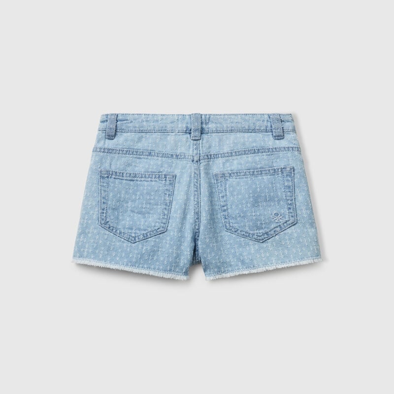 Frayed denim shorts
