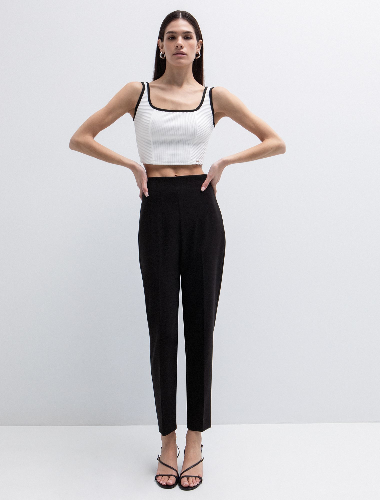 Crop τοπ με piping