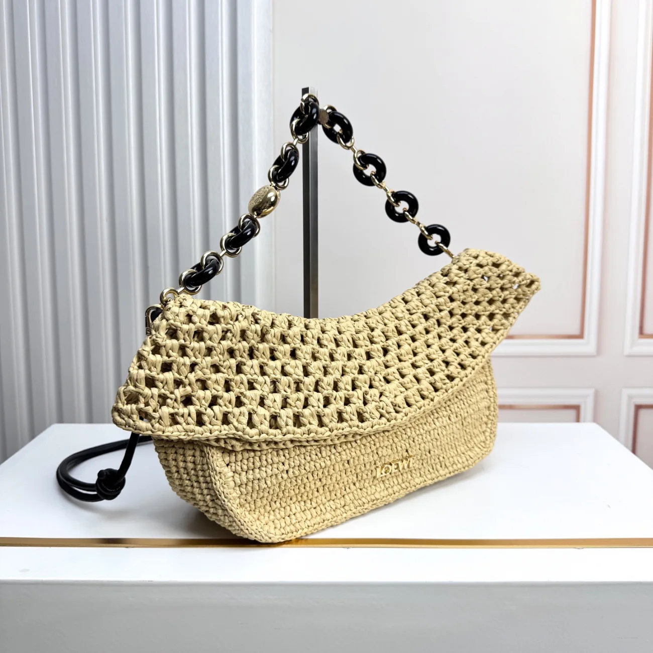 Loewe Medium Ola bag in raffia (7A regular version)