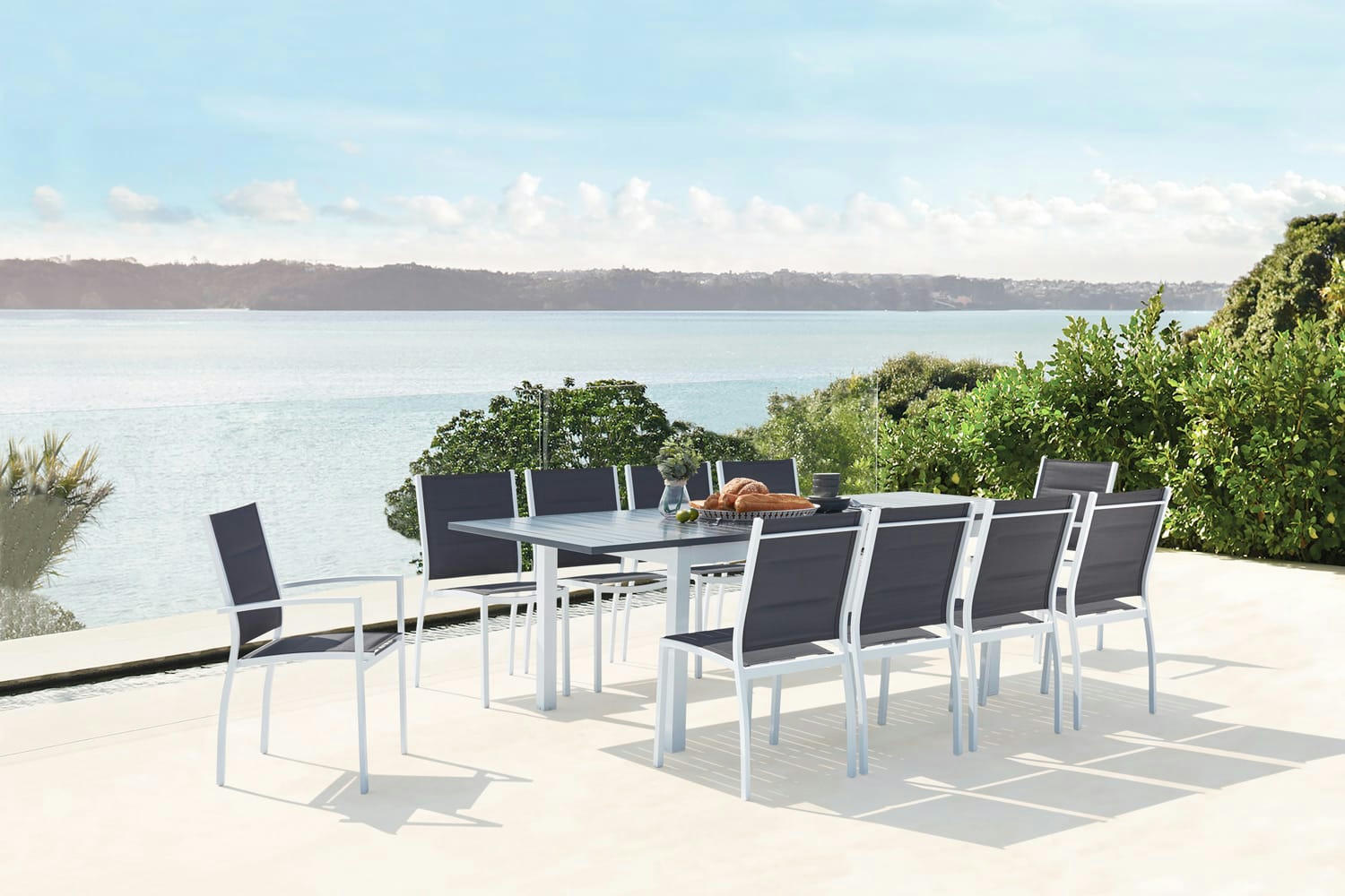 AREZZO - Table de jardin extensible et 10 chaises alu/textilène blanc