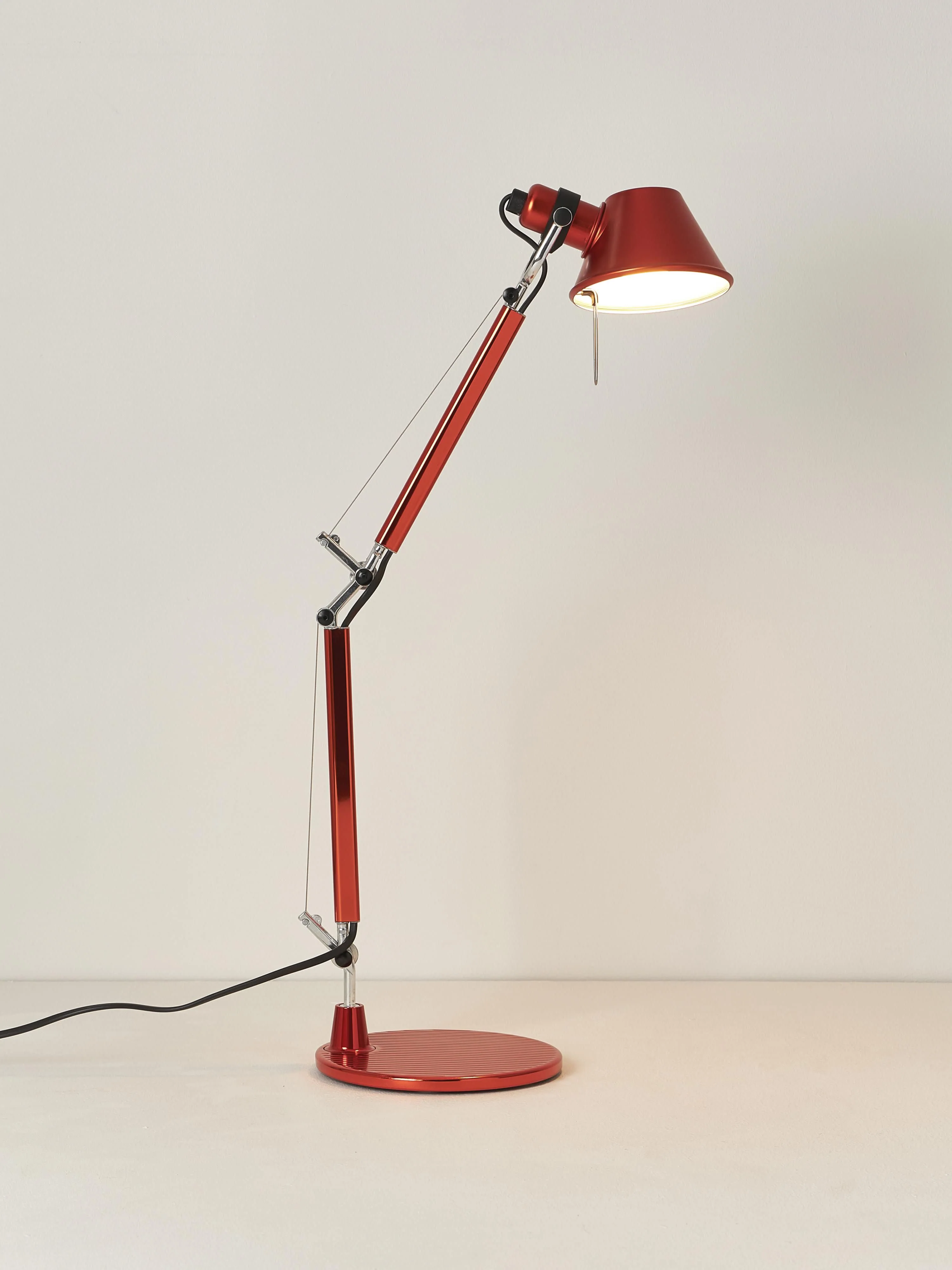 Verstellbare Schreibtischlampe Tolomeo Micro
