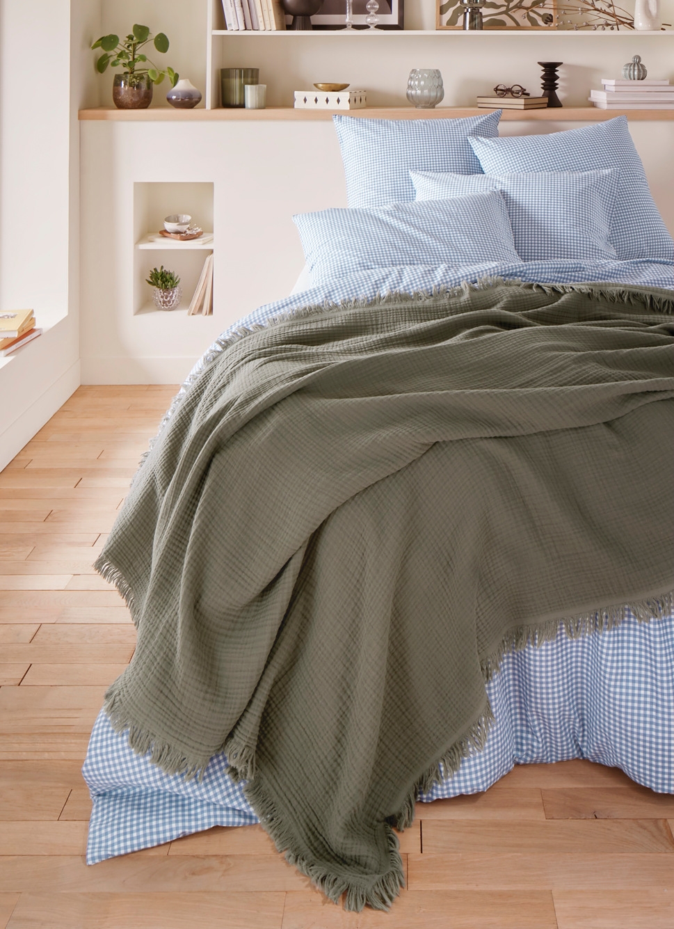 PLAID EN GAZE DE COTON KAKI FONCE