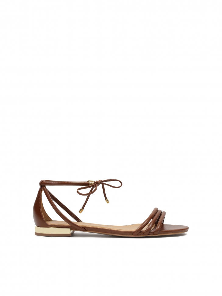 Flat brown sandals tied with a thong