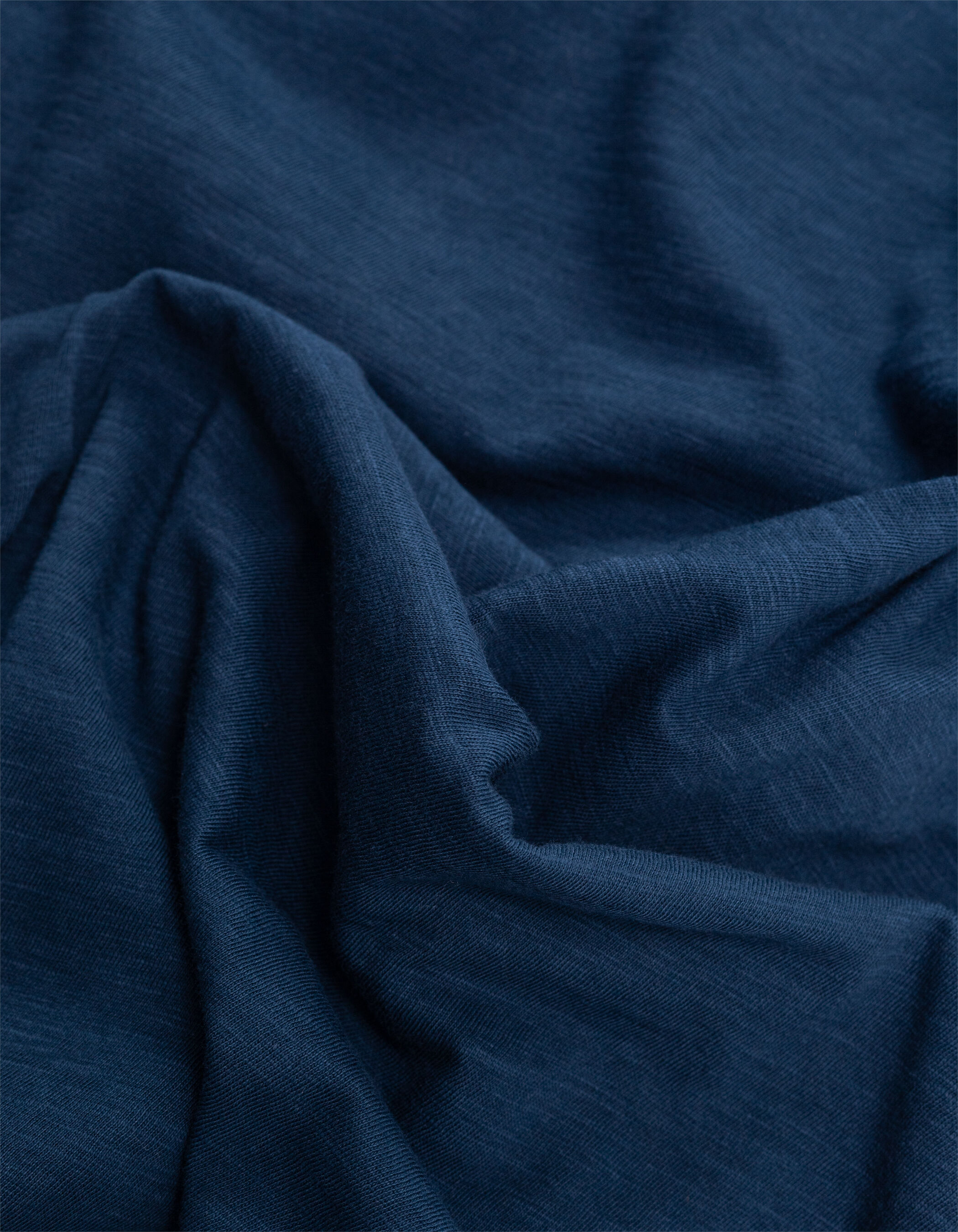 T-shirt encolure V bleu grisé coton bio flammé Homme