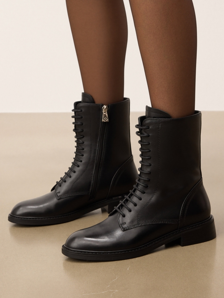 Casual leather boots for women