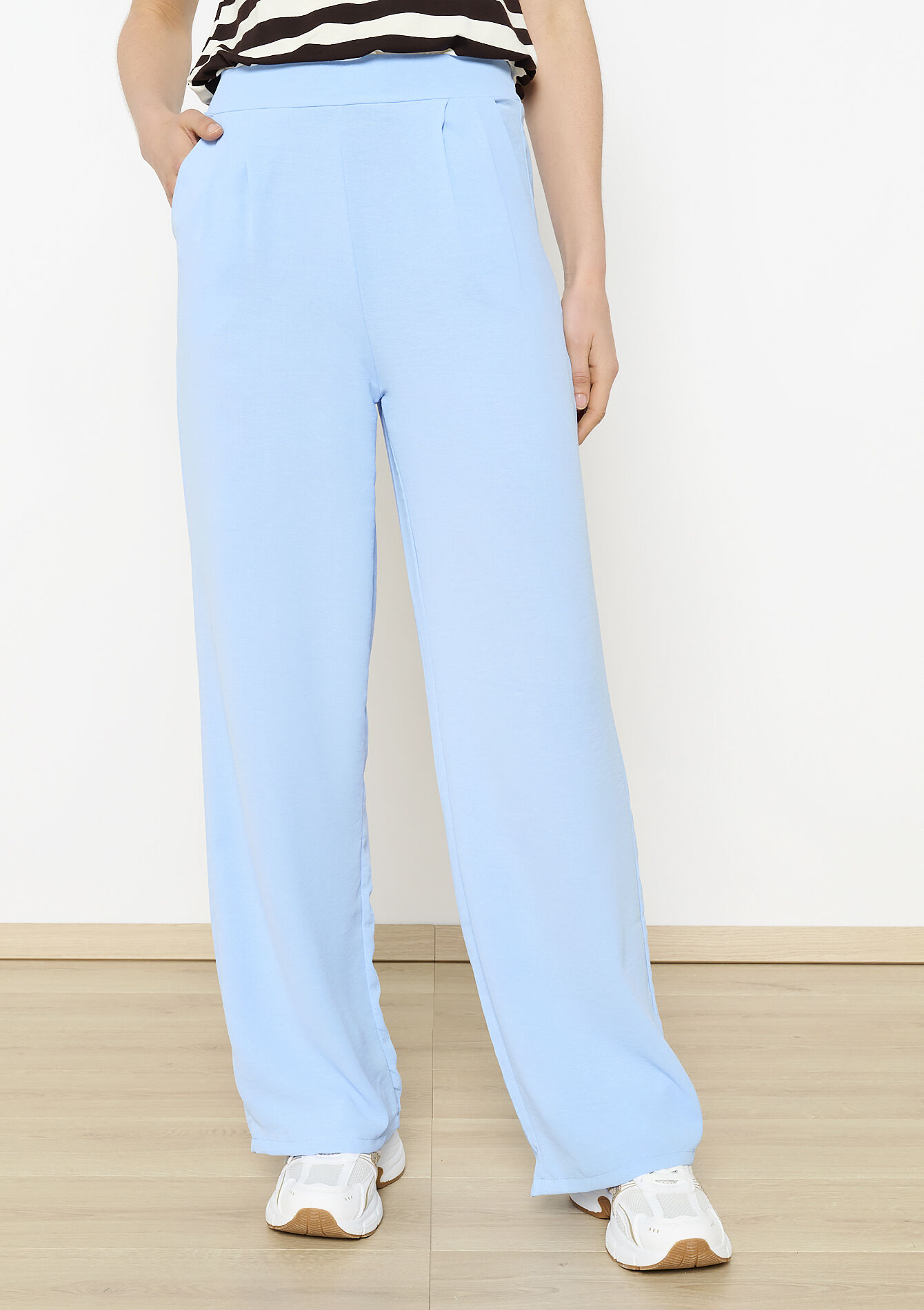 Wijde vloeiende broek