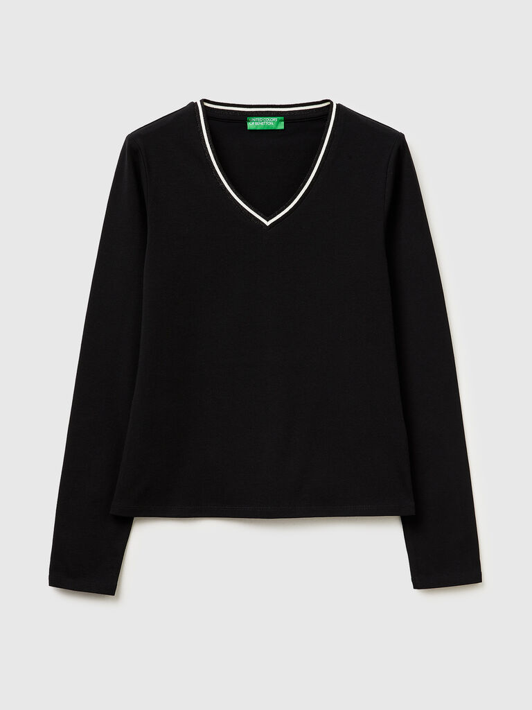 Fitted V-neck T-shirt