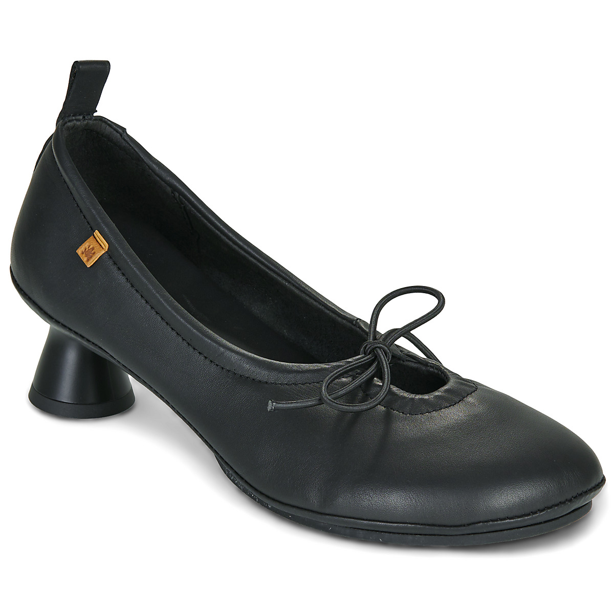 El Naturalista - ESSENCE N695 - Black