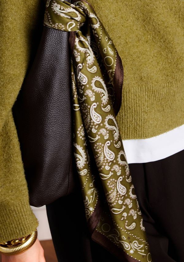 Manfield Groen sjaaltje met bruin en witte details