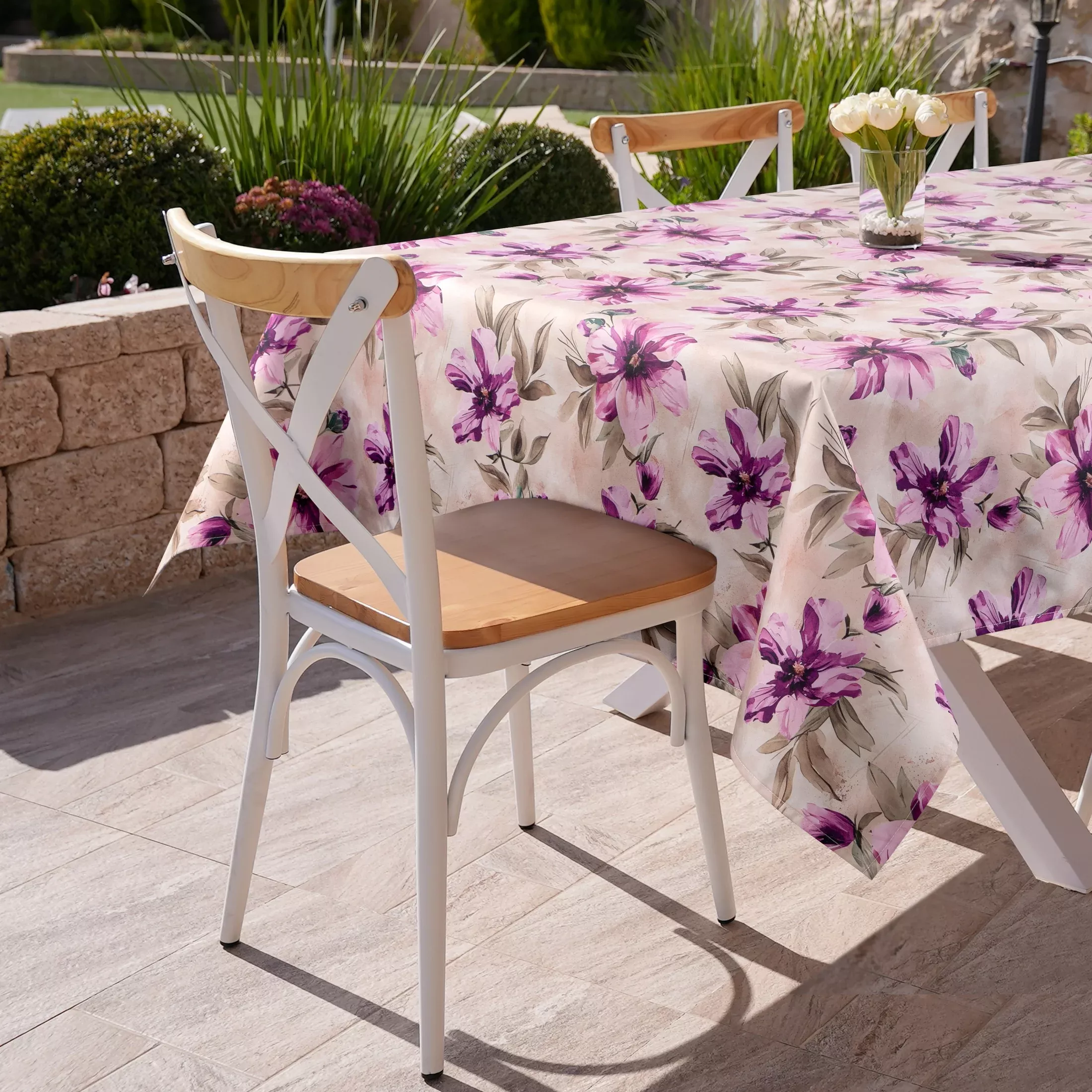Obrus kremowo, różowy 140x220 cm wodoodporny GARDEN na taras oraz balkon