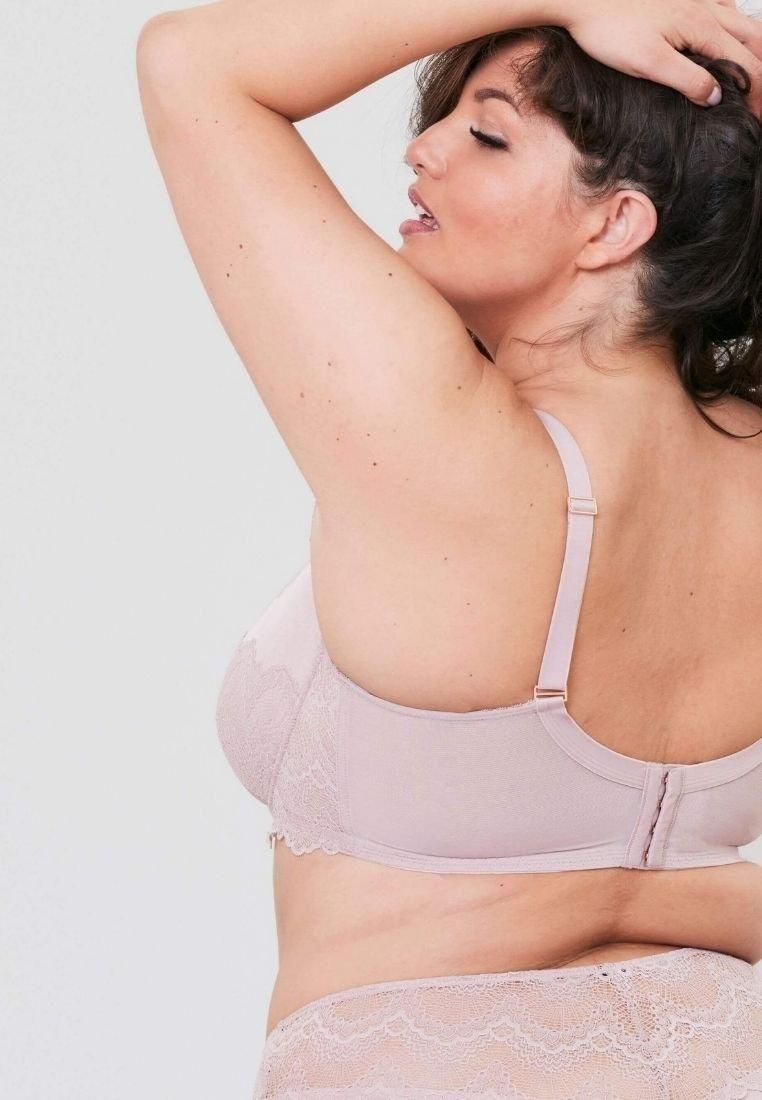 Oola Lingerie Fan Lace Underwire Half Pad Bra