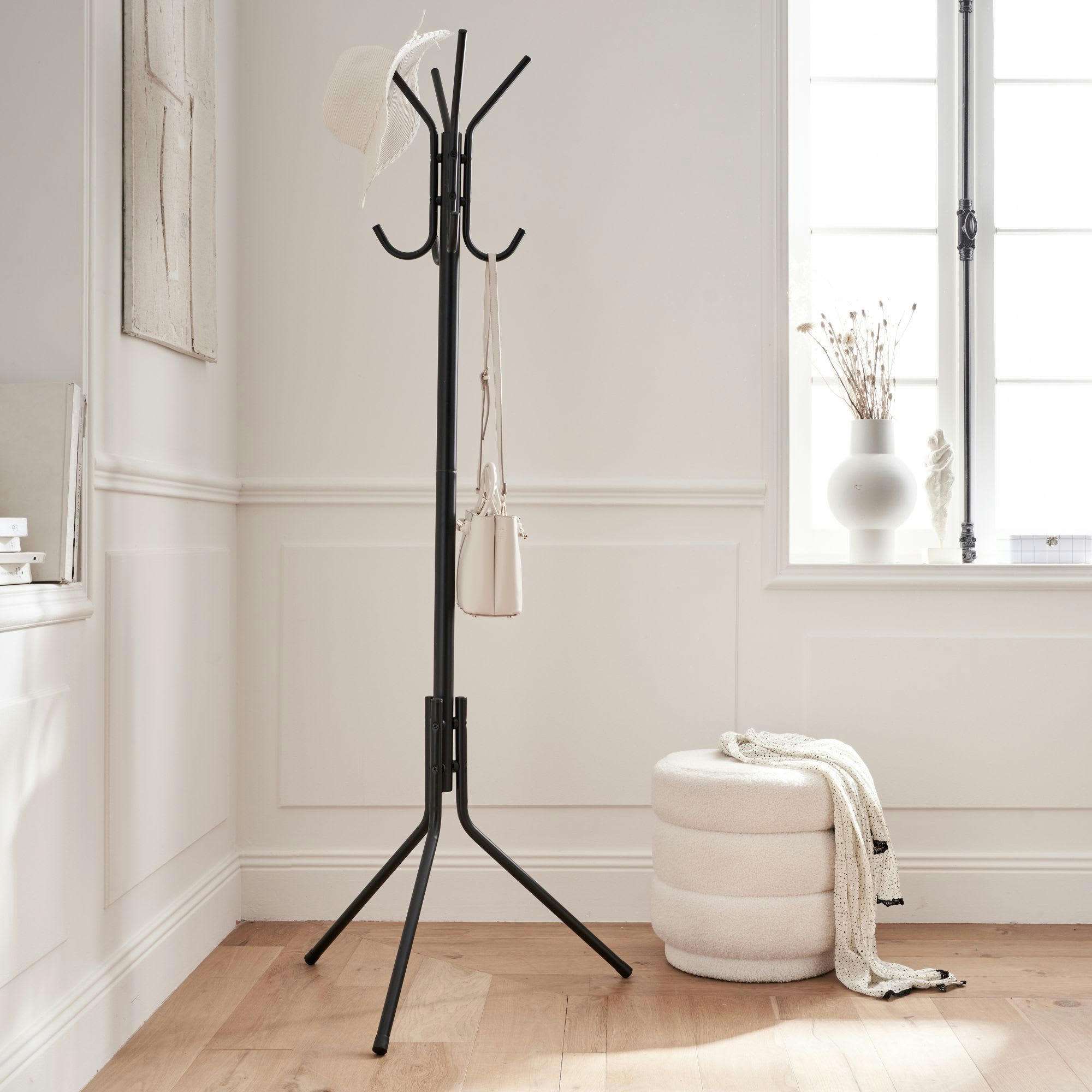 - Porte-manteaux avec 8 crochets sur pieds en métal noir 178x62x62cm