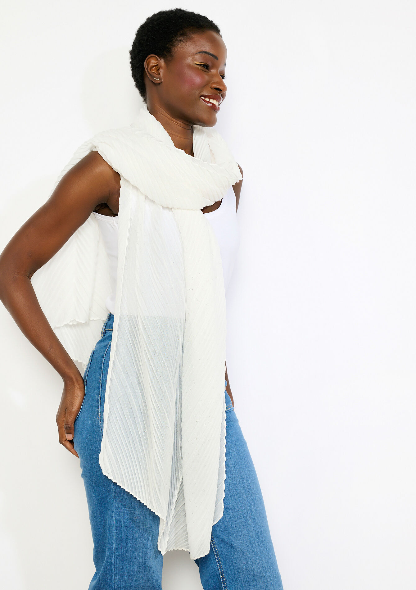 Pliss&eacute; sjaal met glansdraad