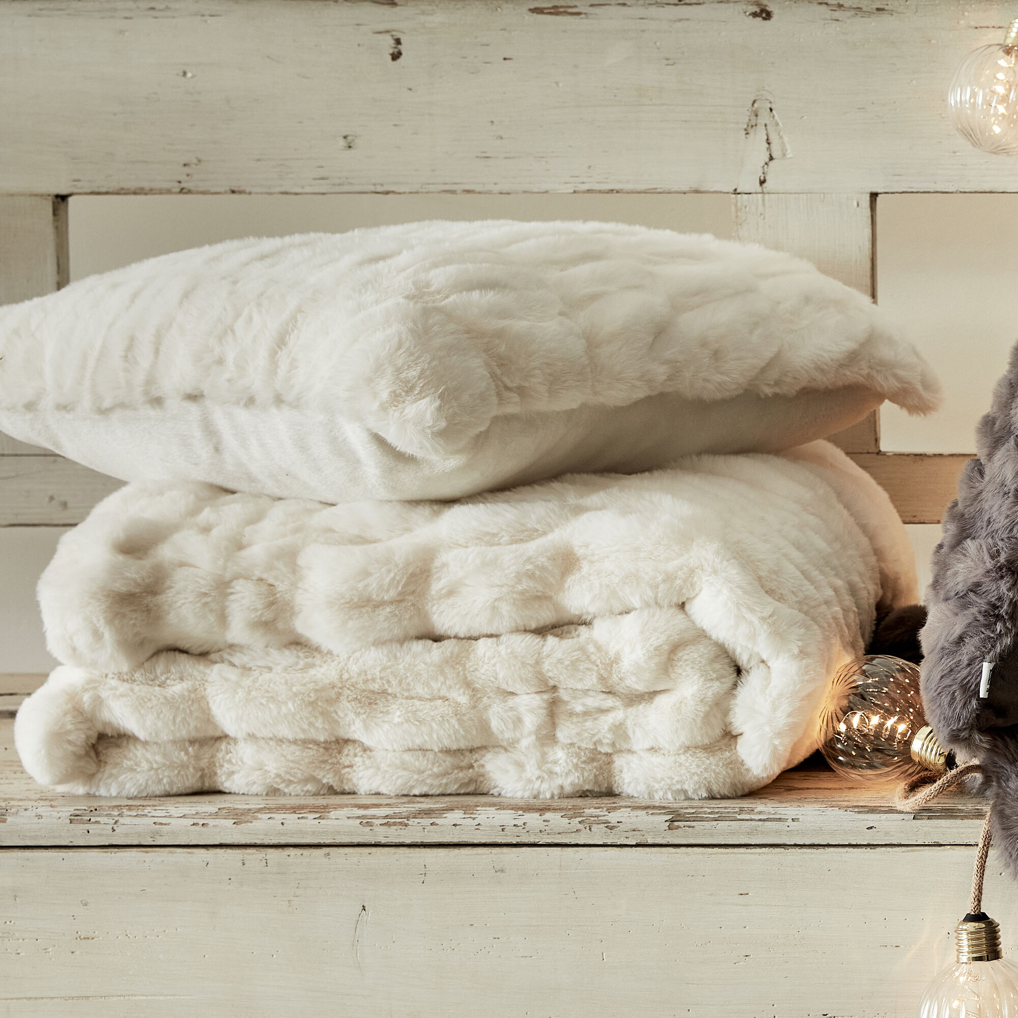 CARINO - Plaid doux 130x170cm - blanc ventoux