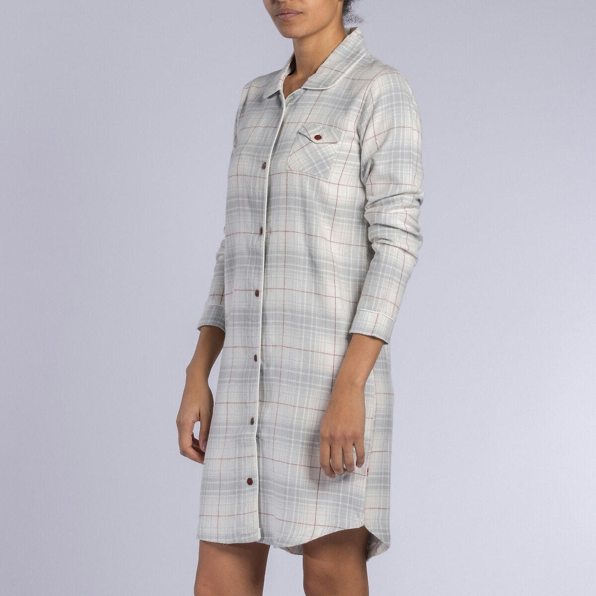 Chemise de nuit en flanelle, La Pause