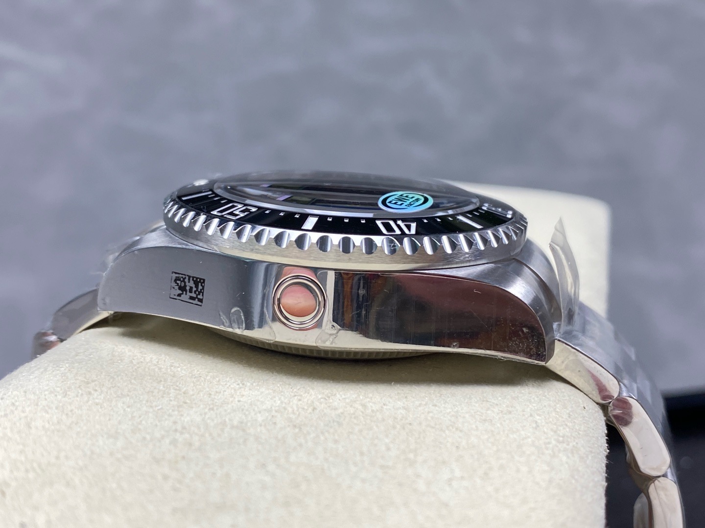 Omega Seamaster Diver 300M black dial mesh bracelet style -8