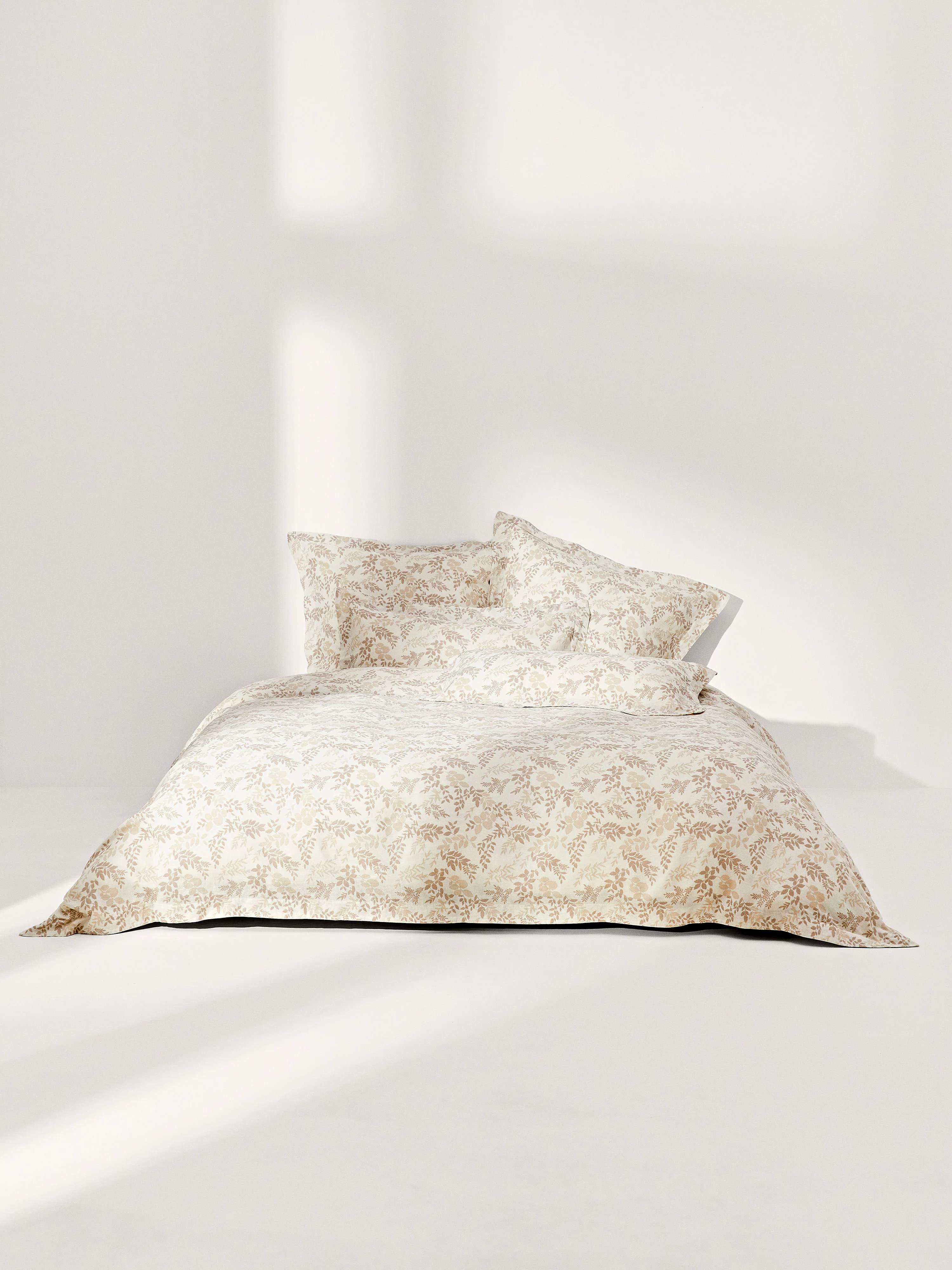 Bettbezug Pola mit Blatt-Print und Stehsaum