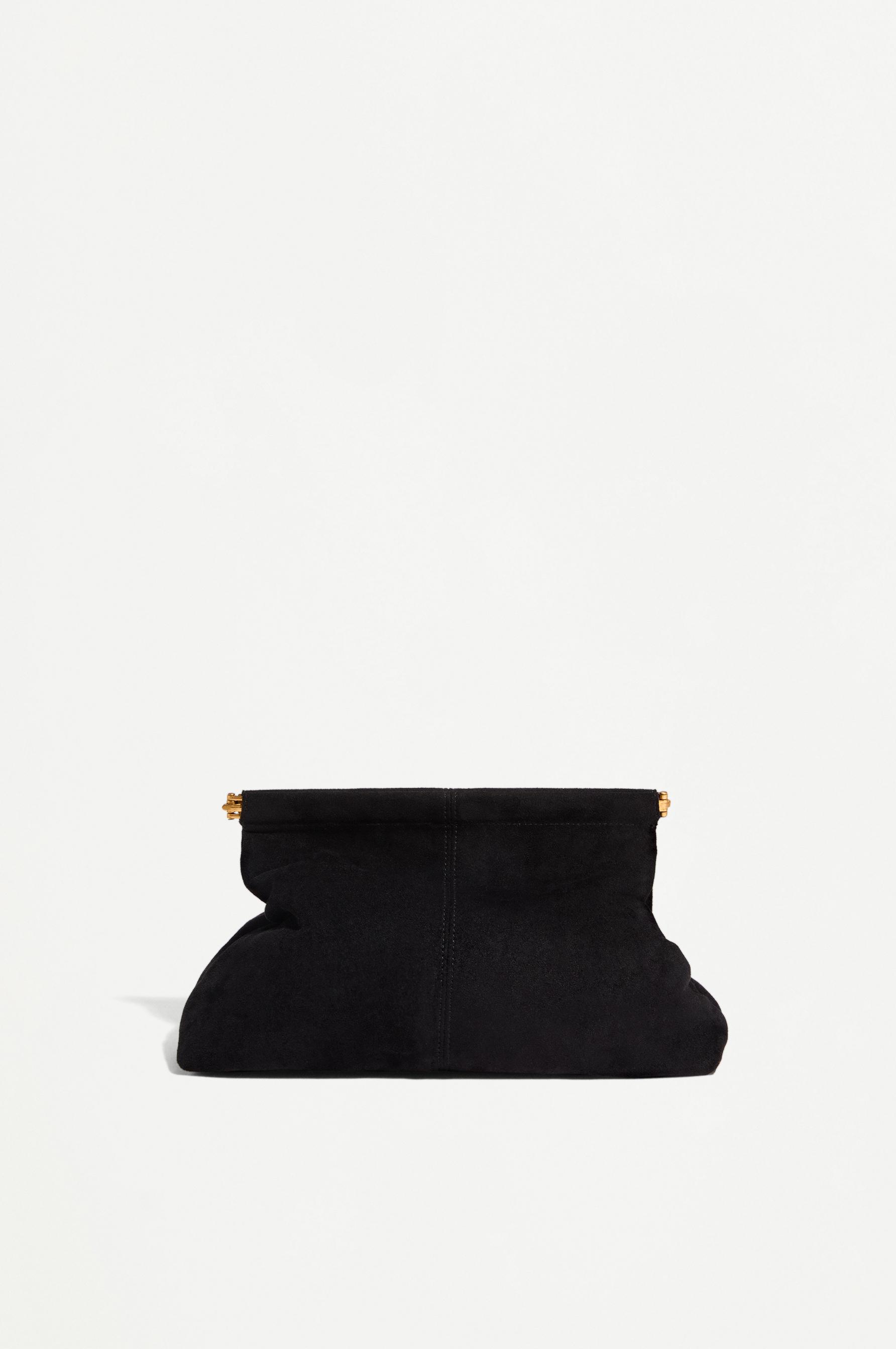 Bolso de mano tipo pouch efecto ante