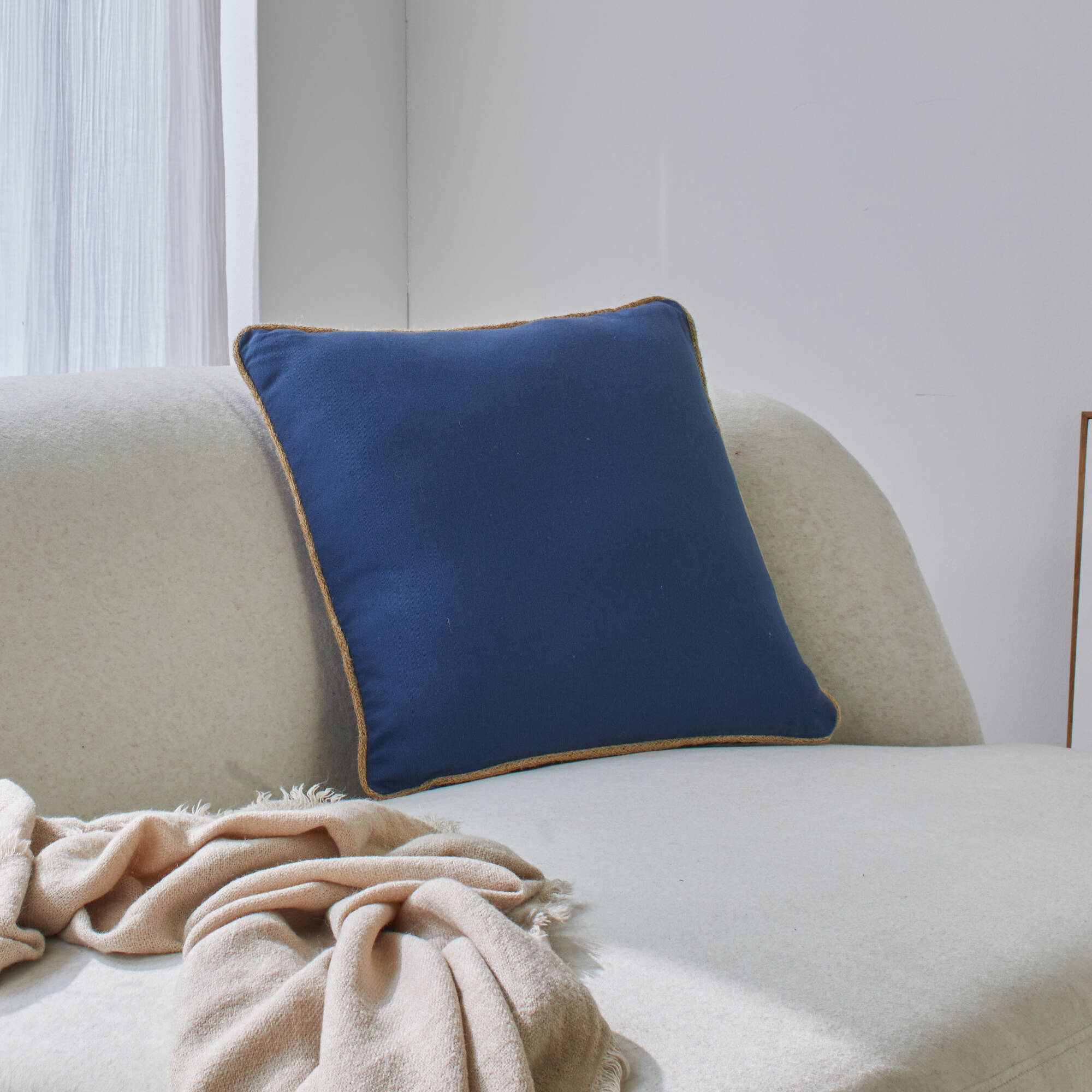 Coussin uni biais en jute