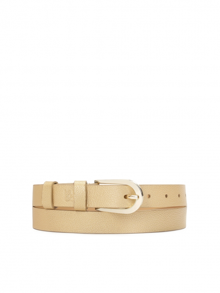 Tasteful gold belt with rounded buckle