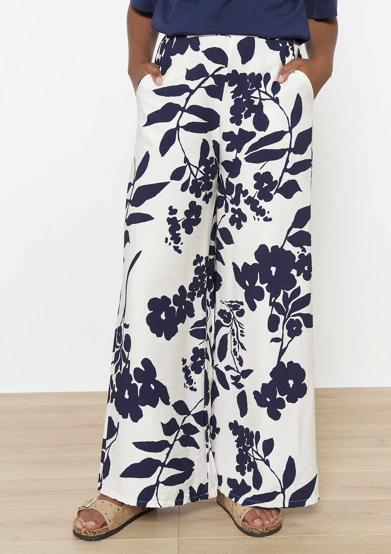 Wijde bloemenprint broek