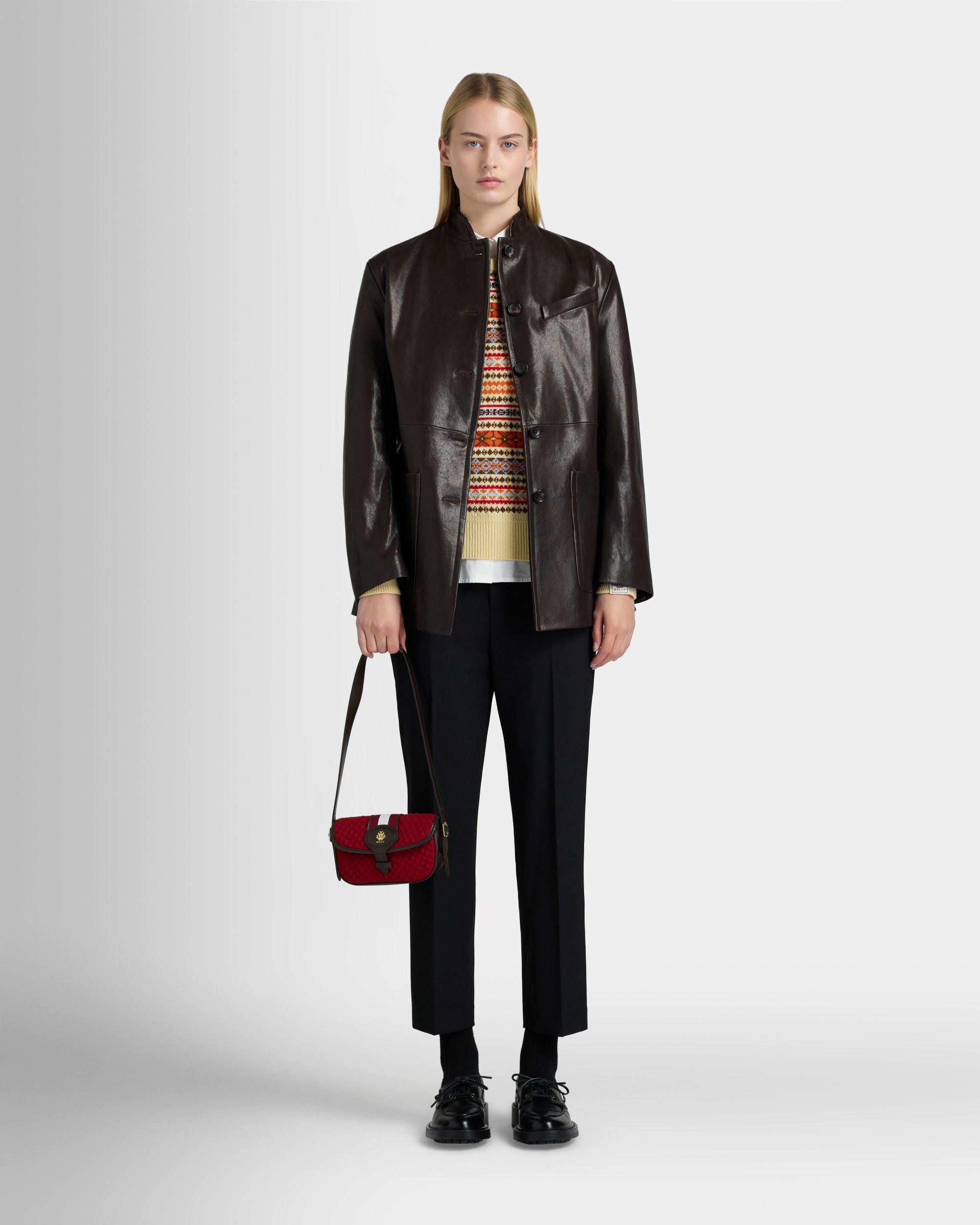 Jacke mit Gürtel aus Leder in Braun