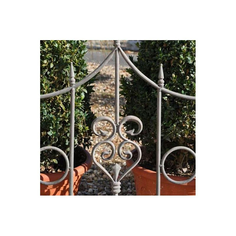 - Barrière en fer coeur 90 x 73 cm