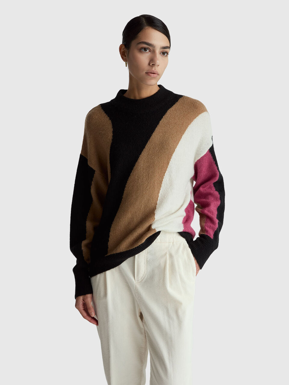 Boxy fit sweater with inlay