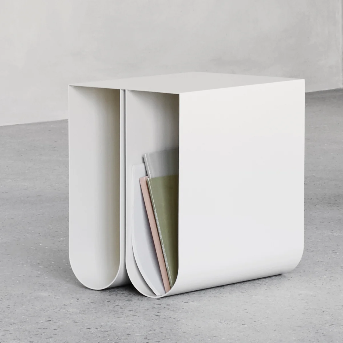 Kristina Dam Studio - Curved Beistelltisch