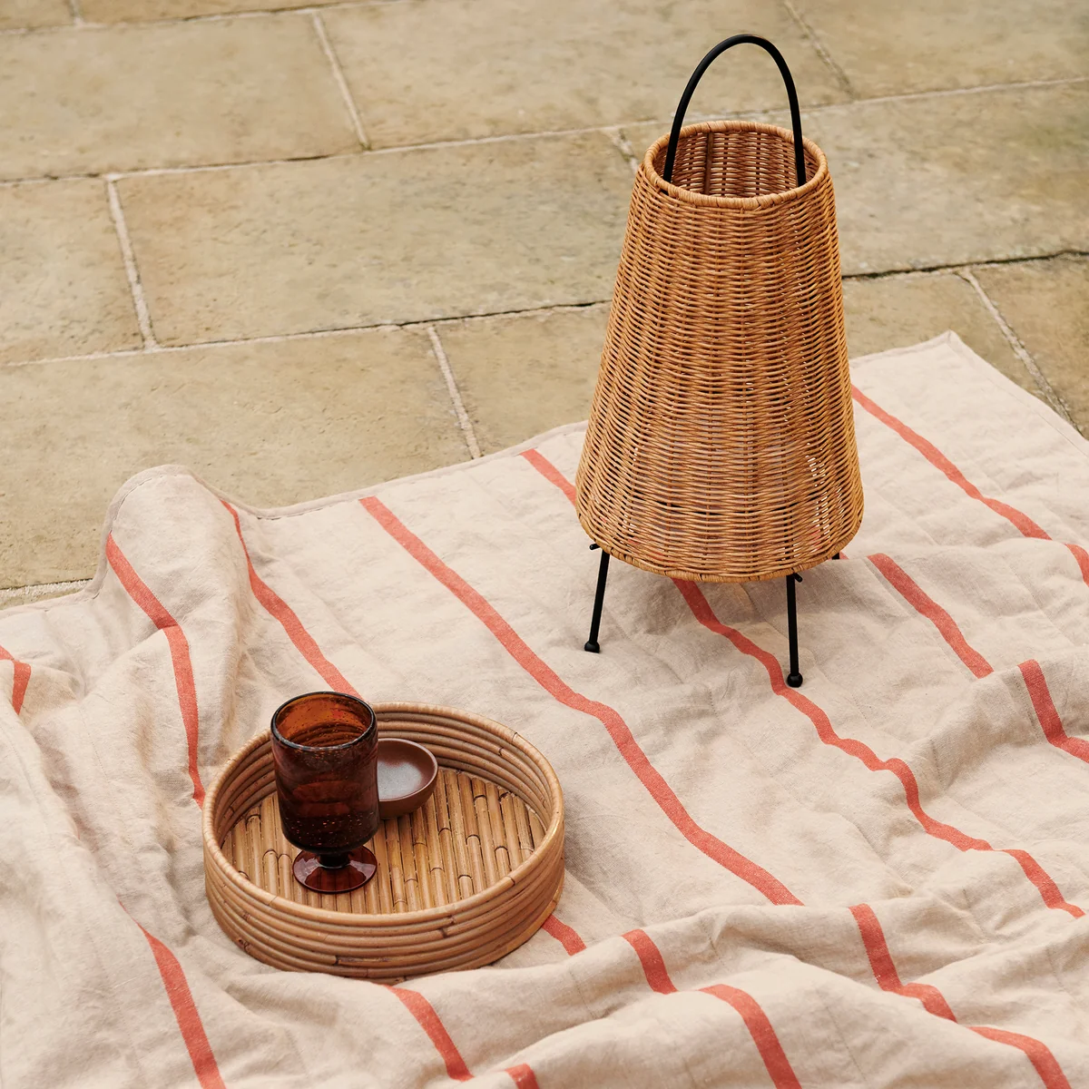 Ferm Living - Porti LED Akku Tischleuchte Rattan, natur