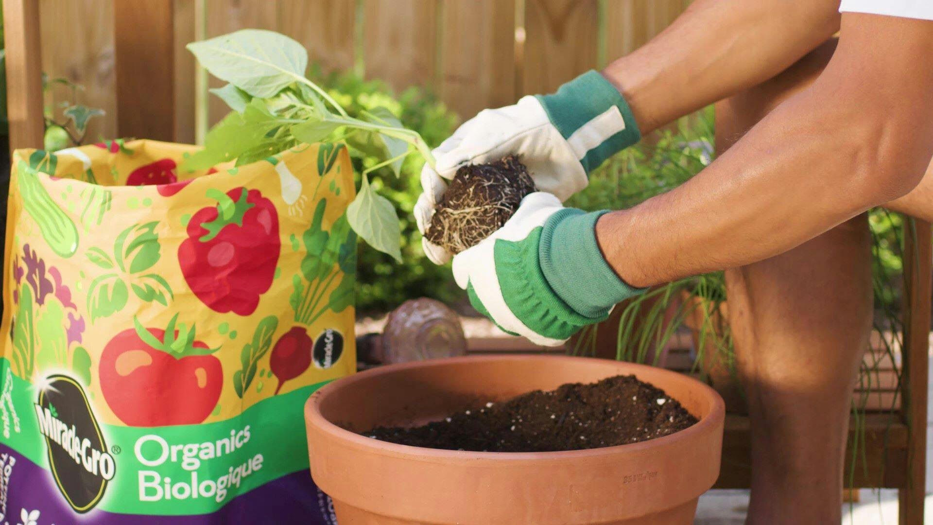 Miracle-Gro® Organics Potting Soil Mix  For Vegetables & Herbs, 28.3-L