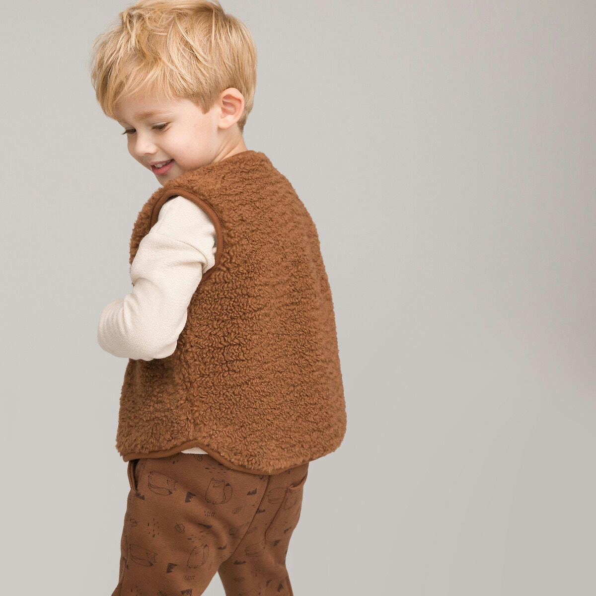 Ensemble 3 pièces T-shirt, gilet et jogging