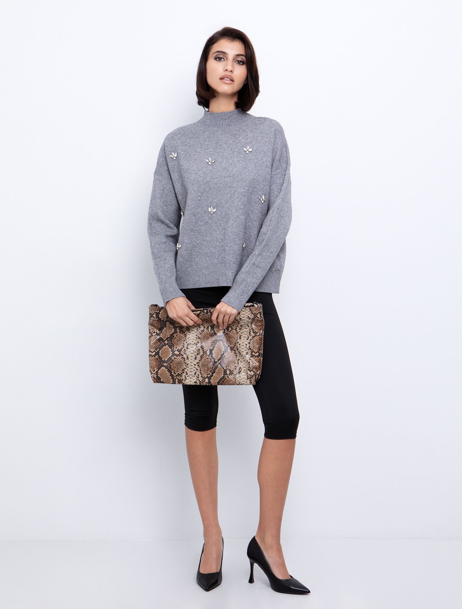 Πλεκτή μπλούζα με απλικέ κρύσταλλα