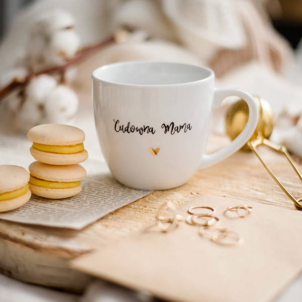 Biały kubek porcelanowy 300 ml - Cudowna mama ze złotym sercem