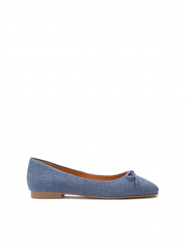 Denim ballerinas with a bow