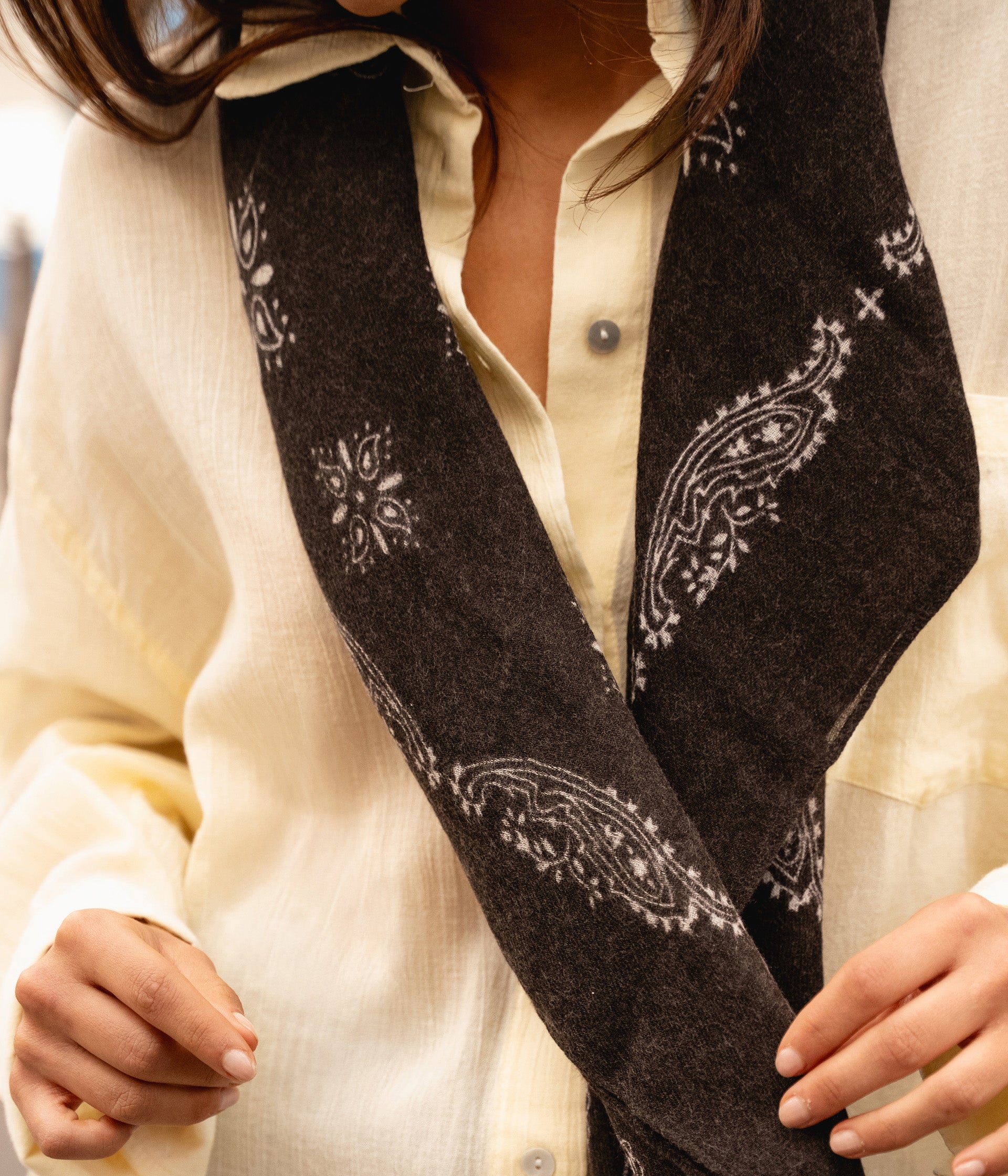 Foulard en laine chocolat Bandit