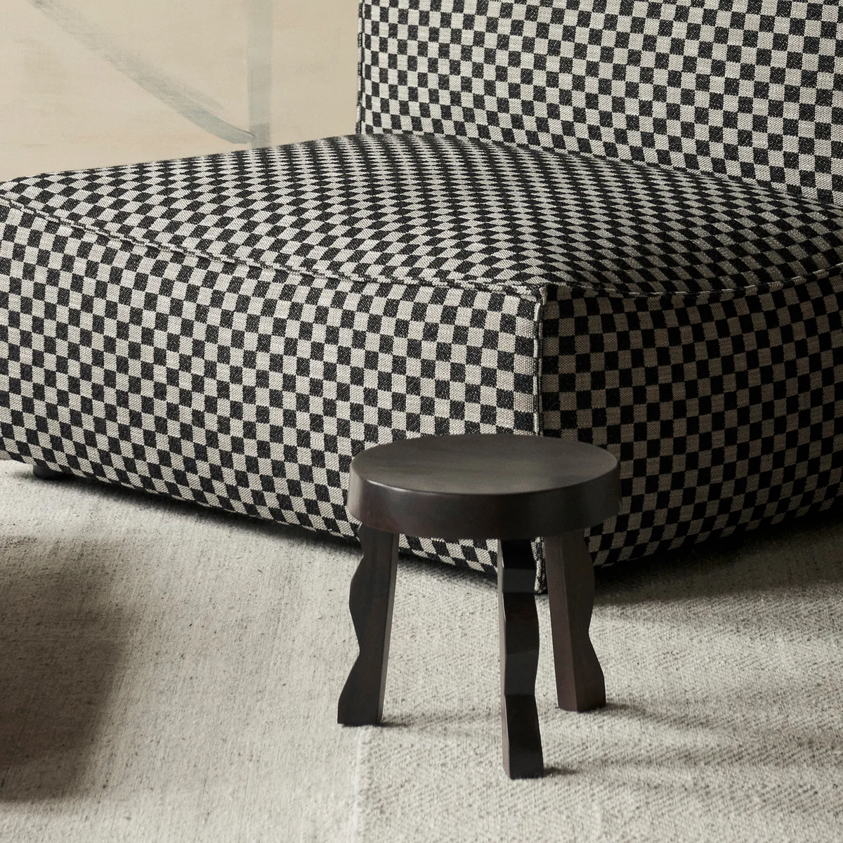 Ferm Living - Faye Hocker, Mango dunkel gebeizt