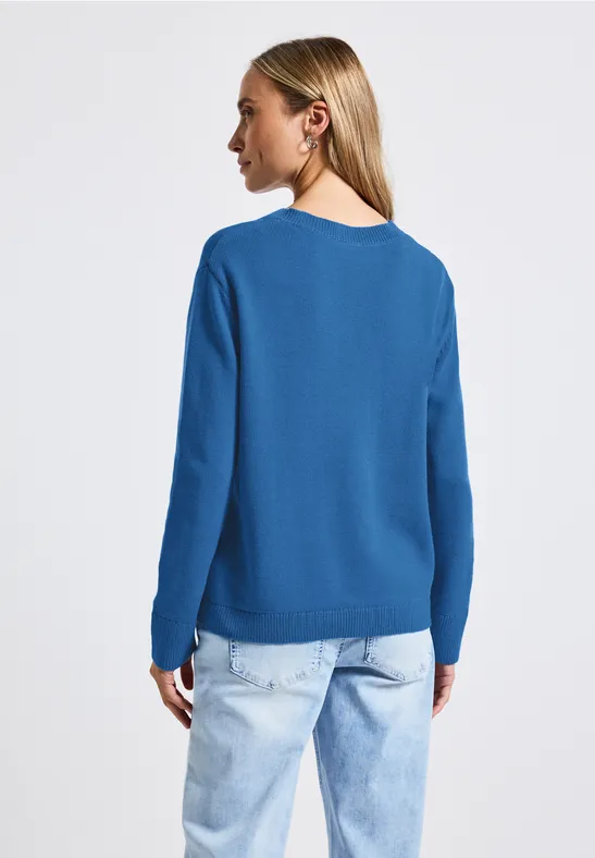 V-Neck Pullover