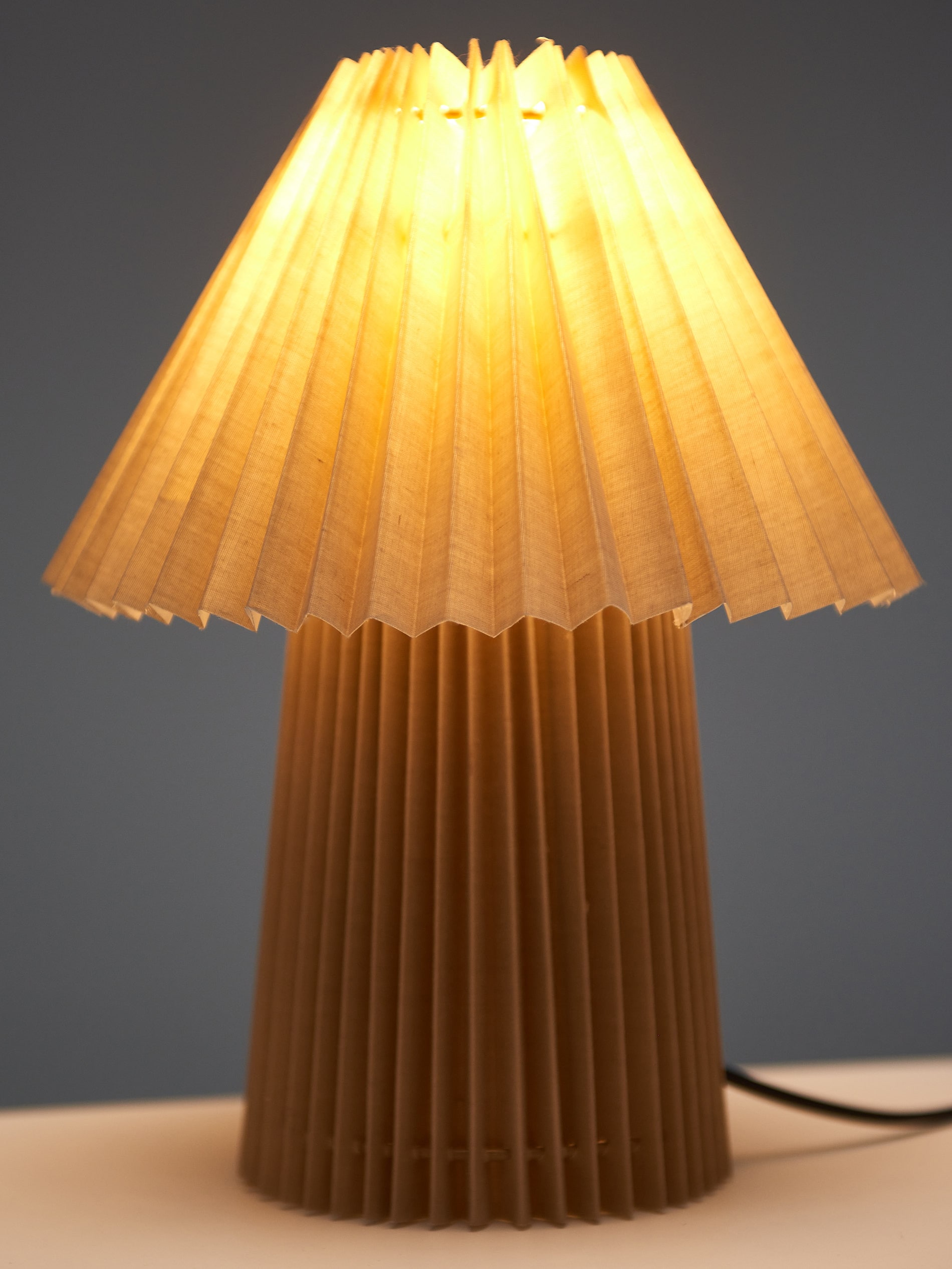 Lampa stołowa