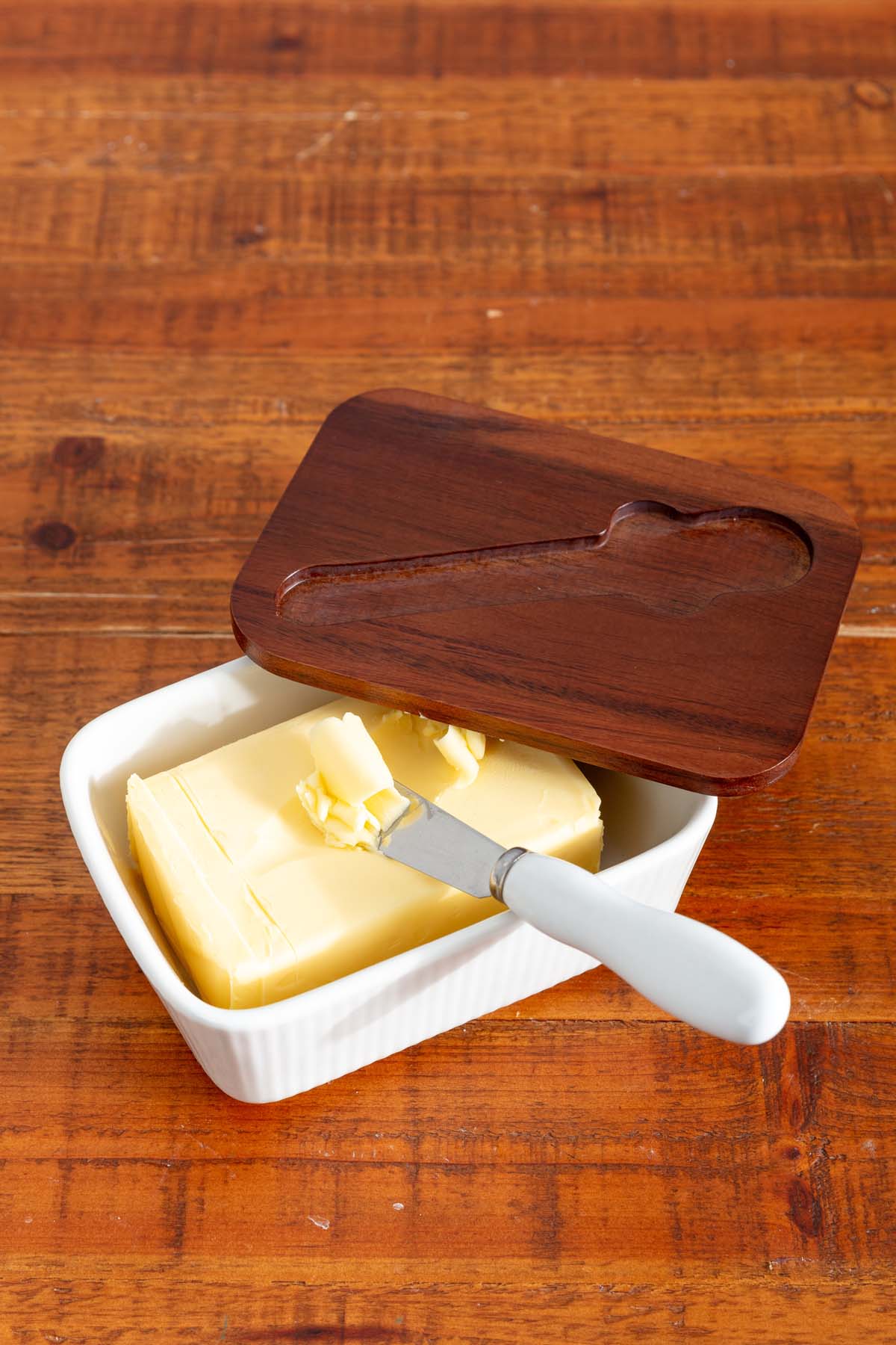 Butter Dish With Knife With Acacia Wood Lid