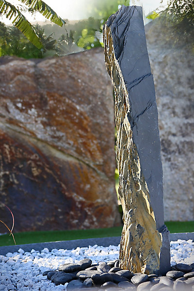 Monolithe Penez Herman Nero en ardoise noire H.70-90 cm