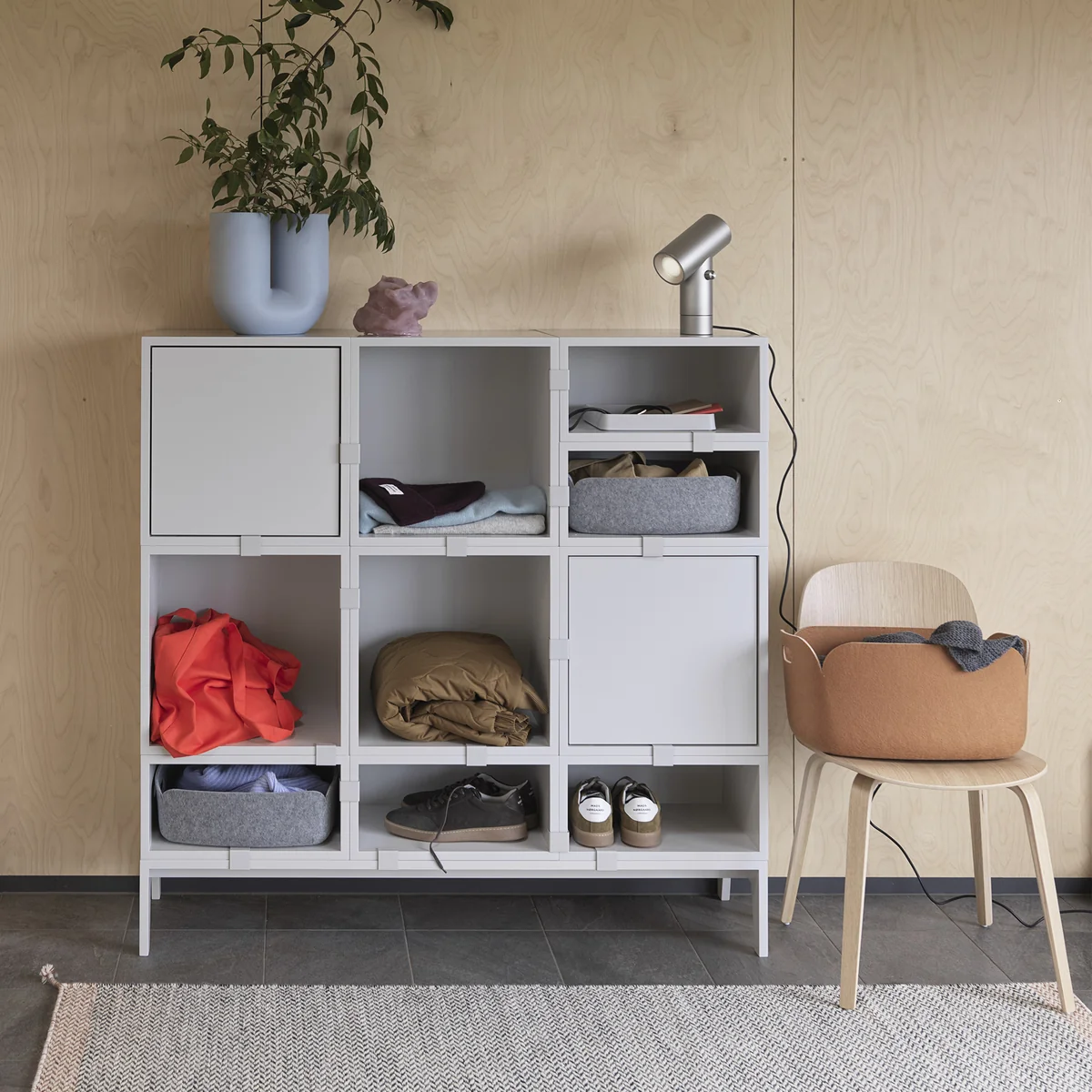Muuto - Stacked Regalmodul mit Tür