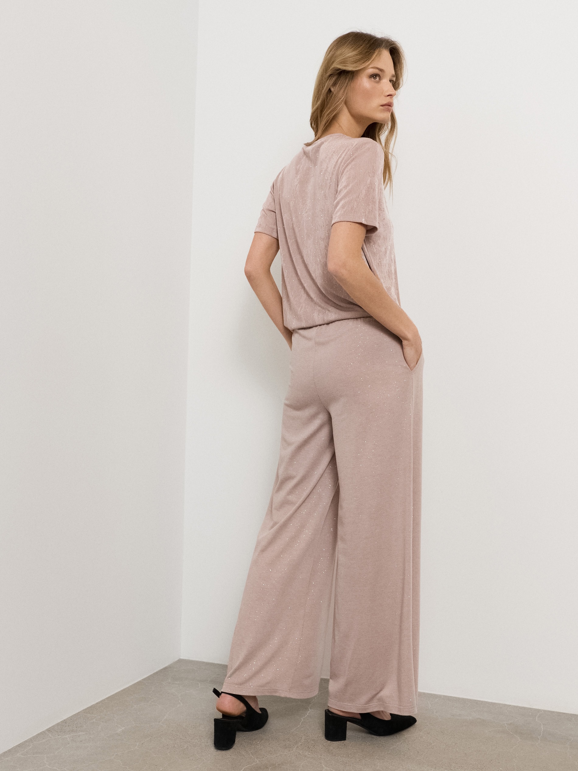 Spodnie wide leg z błyszczącą lureksową nicią