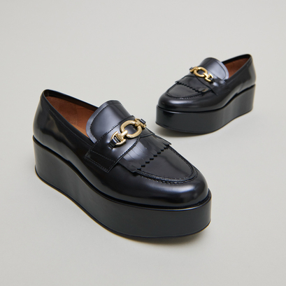 Mocassins à boucles doréesen cuir glacé noir | DELPHES