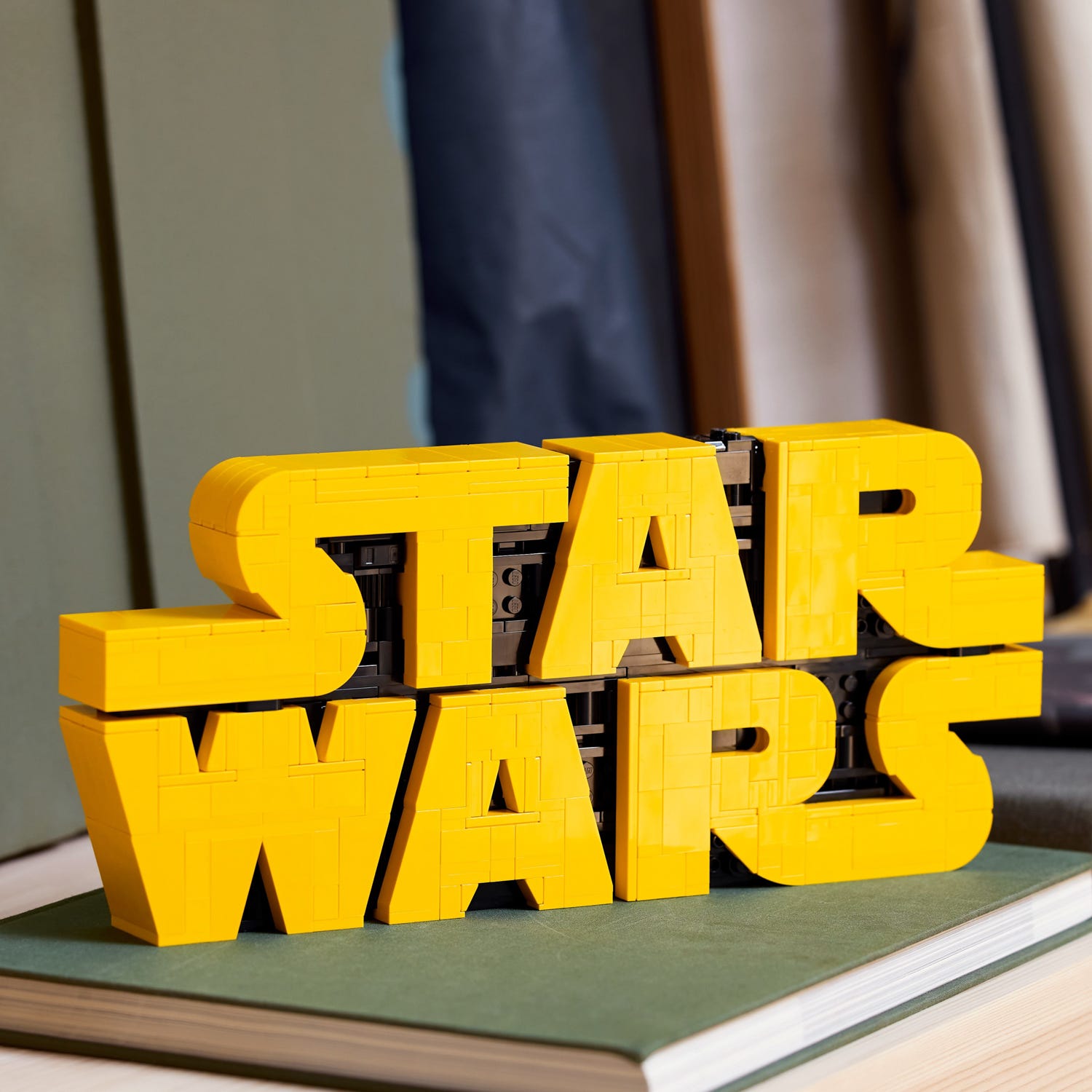 Star Wars logo in mattoncini Lego