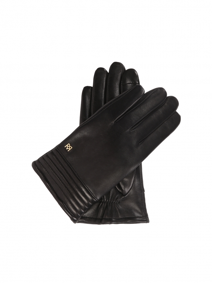Leather gloves with quilted stitching